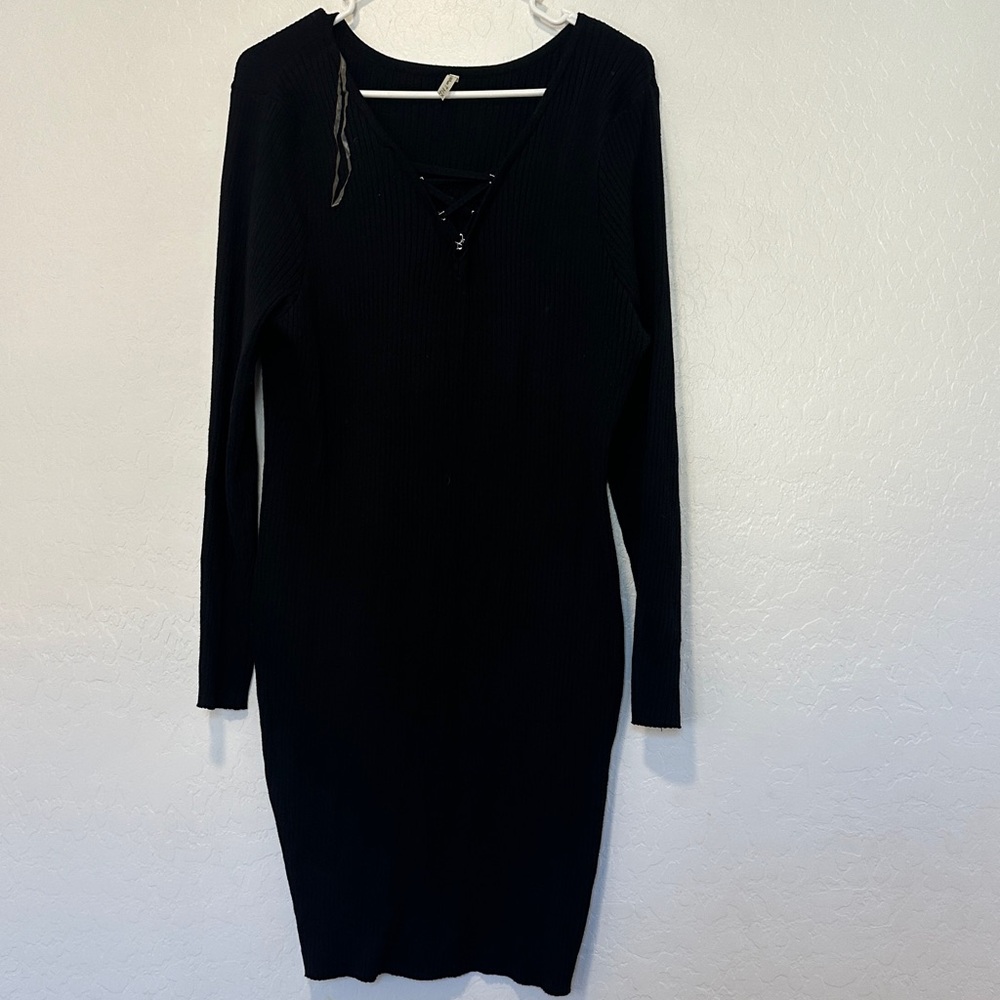 Say what ? Black Long Sleeve Dress plus size 3x stretchy lace up vneck pull over